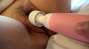 Gadis Jepang nakal dalam aksi tanpa sensor hibur penonton