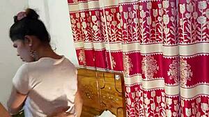 Gadis Cantik 18+ Bengali A Goda dengan Gerakan Intens di Rumah