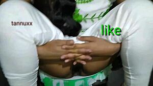 بهابي يغرون شاب هندي إلى المنزل لجماع جماعي جامح في غرفة الكلية. يشتهون إقترابات الإنزال؟