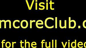 Macar porno yıldızı dışarıda köpek pozisyonunda sertçe beceriliyor