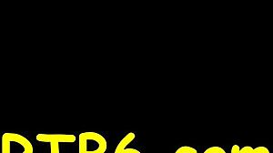 Hamba seksi nikmati kemahiran oral seks dalam kumpulan hardcore