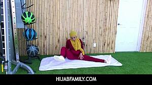 मैं यकीन नहीं कर सकती मेरे ट्रेनर ने मुझे हार्ड फक किया