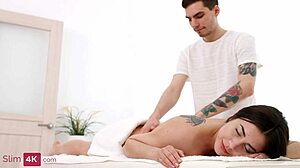 ホットマッサージ師とのワイルドセックス後にペティートスピナーが中出し