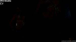 स्किनी बार्सिलोना बेब डबल पेनेट्रेशन चैलेंज लेती है।