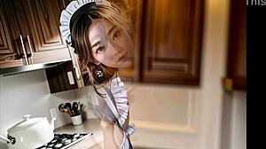 섹시 아시아 메이드들이 큰 젖과 보지 자랑