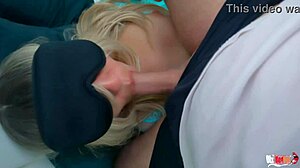 Oxe, não sabia que minha madrasta conseguia levar meu pau na boca assim... aí eu fodi o corpo sexy dela forte! 😈