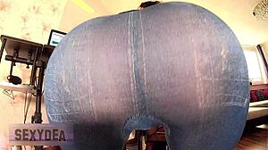 Priprav sa na túto latinskú tínedžerku 18+ twerkujúcu v tesných legínach! 😍