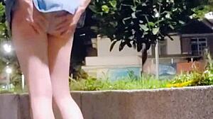 Sentirsi Selvaggi con Trans Taiwanese in Abito che Si Sega All'Aperto