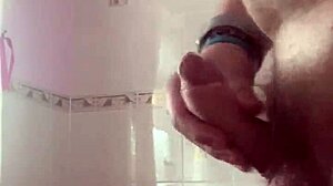 watch this gay guy jerk off