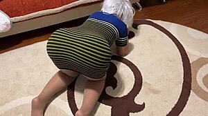 Vau, amatööri anaali vanhan naisen isolla perseellä valmiina paukutukseen!