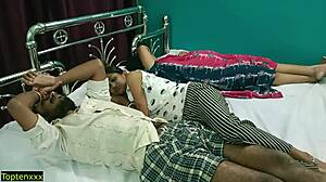 Hej, prichytil som svoju horúcu indickú nevlastnú dcéru šukať nevlastného otca o polnoci!