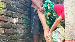 Sonali Bhabi knullar pojkvän hårt mot vägg i hemmagjord webcam