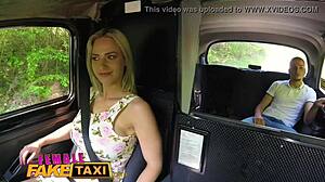 Blonde Horny Tits Besar Meloncat Keras di Taksi Kotor