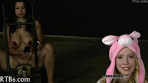 Using a sex machine for sadomasochistic experiences