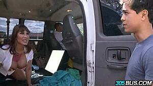 Πορνοστάρ Ava Devine, μπορείς να αντέξεις 8 τυχαίες πούτσες;