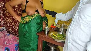 Susu isteri buat kawan gila dalam audio Hindi