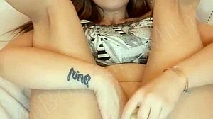 Latina masturbates intensely to squirting.