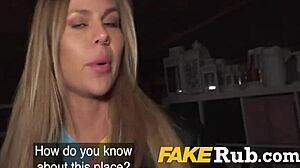 Am luat autostopista, am futut-o pe drum, am ascuns-o în pivniță