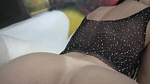 Зашто ова бринета жуди само за интензивну гапинг акцију?