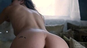 Étoile latina Alina Lopez, veux-tu me voir me déshabiller et poser seule pour toi ?