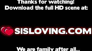 أخوات زوج أم إيما وبريت يرتدين زي رنة سكسي لمفاجأة عيد الميلاد لأليكس