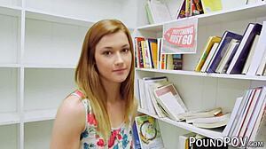 Сочна рижа тийнейджърка Алейна Доусън блъскана здраво в POV акция