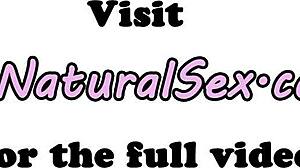 Tonaturald 32 jouit en missionnaire avec un beau modèle européen aux seins naturels