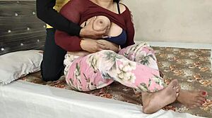 Ma belle-mère aux gros seins sous mon contrôle, désirs hindi clairs