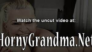 Amo vedere nonna rossa anziana coperta di sperma