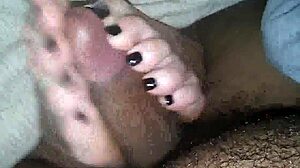 couple footjob cuming in the webcam, homemade amateurs
