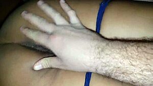 Esta morena mexicana en lencería con culo peludo grande se deja llenar! 😍