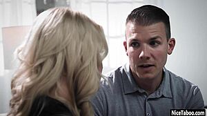 ابن الزوج الفاسد ينيك مؤخرة كبيرة لزوجة الأب ليسي سويت في غرفة الأب