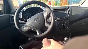 no ponto de onibus tirei pau pra fora e arrisquei masturbaçao