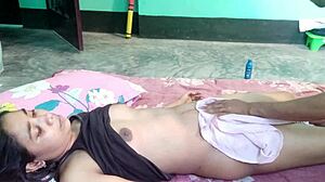 Meine großen Titten und heißer Arsch Bengali-Mädchen wird frech mit Freund in dreckigem Sex.