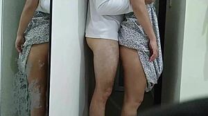 Nu Rezist Pizdei Ei Strânse în Rochia Aia