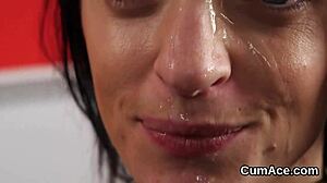 Koreniaca horúčka dostáva masívny spermový výstrel na tvár