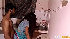 لعنة، الزوجين الديسي الهندي ينيكون من الخلف في المطبخ بقوة