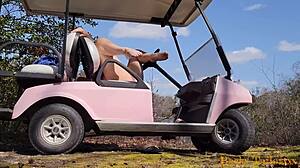 कैंपग्राउंड नेचर ट्रेल पर बीवी को चोदते हुए लगभग पकड़े जाने वाले