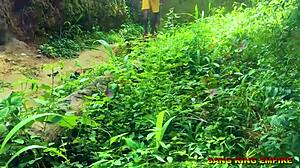 Afrikai falusi szűz baszva nagy fekete fasszal