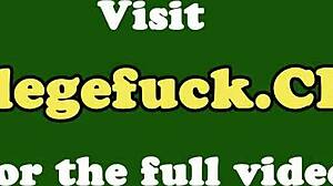 Mahasiswa cewek 18+ ketahuan pipis di kamar mandi asrama di pesta liar. Lihat fetish grup close-up!