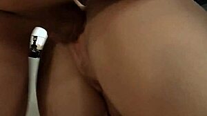 Moden cougar lurer gutt til snytesex