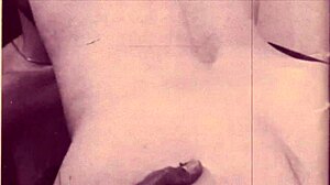 复古跨种族冲突与原始黑人动作