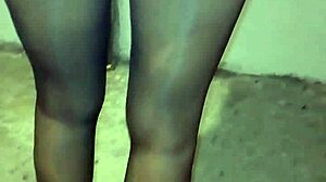 Hej, pozri si túto ázijsko-arabskú MILF vo fantasy šatách