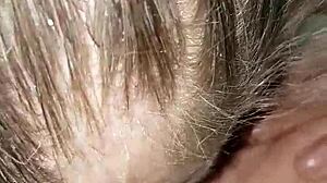 Gledaj kako ližem dlakavu pičku milf sa piercingom