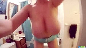 Lk dominiert ihre Webcam mit frechem Titten-Spiel!