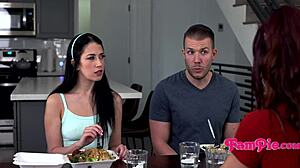 Mec, je viens de réaliser que je baise ma cousine par alliance depuis tout ce temps !