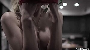 Słodka pasierbica nastolatka 18+ podwójnie penetracja przez ojczyma i wujka w garażu