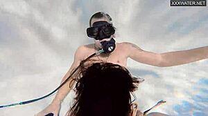 エヴァ・ササルカと水中グループセックス、すごくワイルドでスリリング！