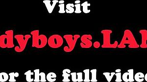 Бюстовая ледибой дрочит жестко до взрыва с грязным кончом на себя