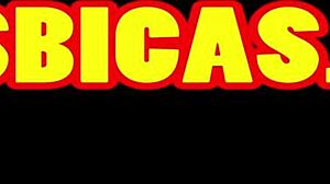 فتاة 18+ تلعق كس صديقتها في لقاء ليزبي ألماني. لعق خام يتكشف ليلاً.